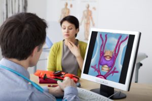 woman with thyroid consult doctor